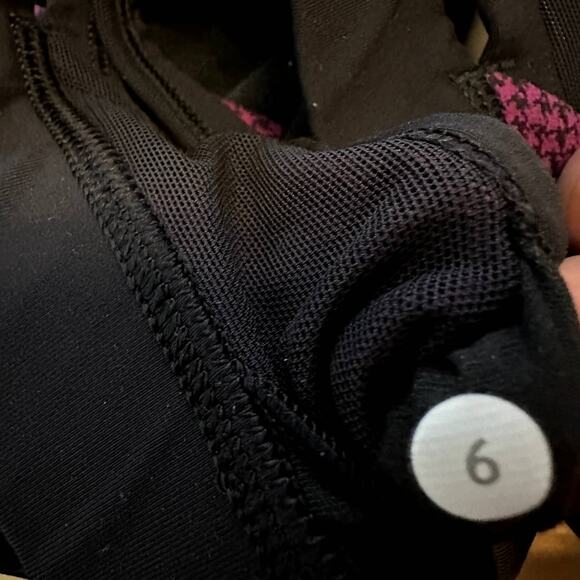 Lululemon Rise and Run Bra Luxtreme Teeny Tooth Deep Fuchsia Black / Black 6 - Picture 4 of 5